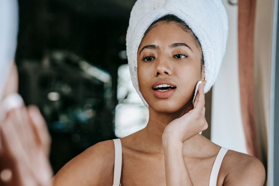 Red light therapy for acne